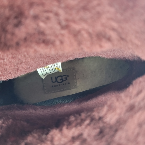 Ugg Inez Black Leather Boots with Wine Cuff - Picture 7 of 8